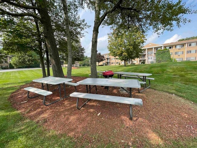 Building Photo - 383 Huse Rd