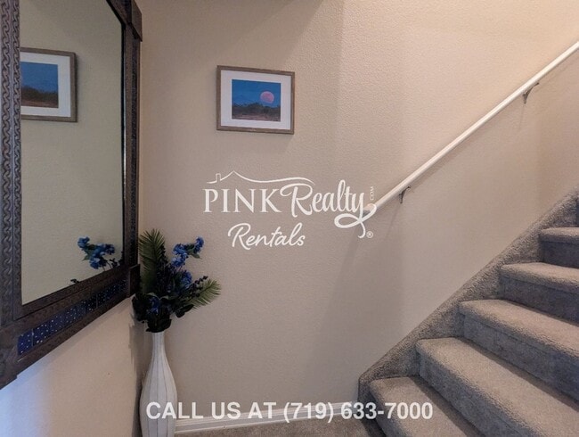 Building Photo - 870 Red Thistle View