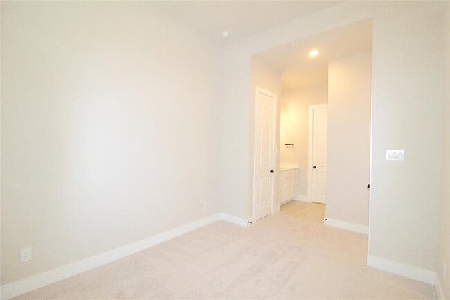 Building Photo - 2211 Almond Creek Ln