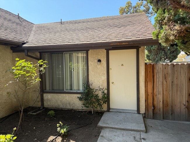 Building Photo - Beautifully Updated Camarillo Townhome