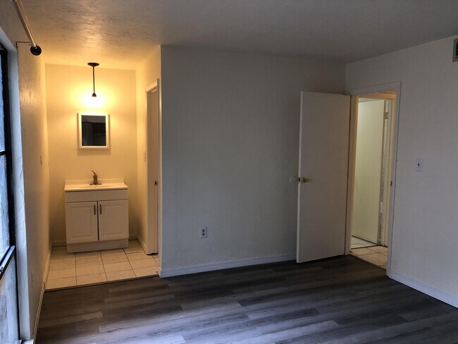 Building Photo - 2811 SW Archer Rd