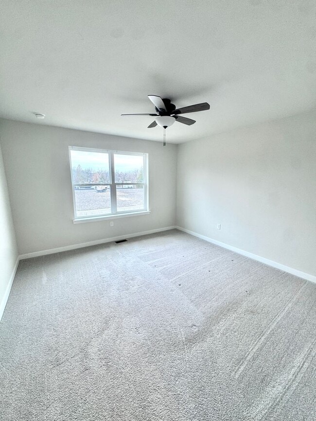 Building Photo - THREE BEDROOM/2.5 BATH TOWNHOME in Southern Lehigh School District