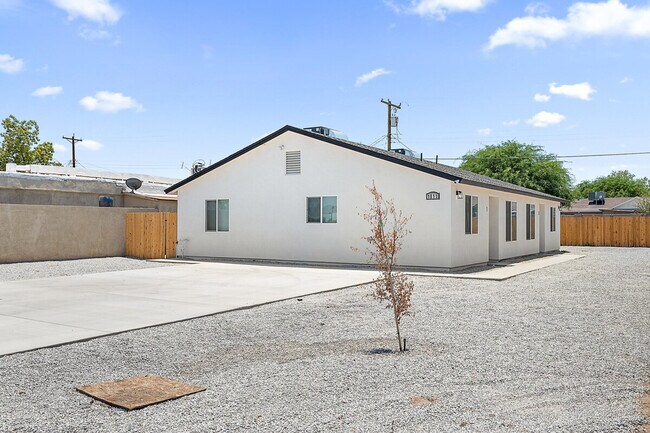 Building Photo - 1801 E Raymond St