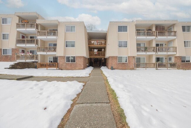 Building Photo - 219 Fox Run Ln