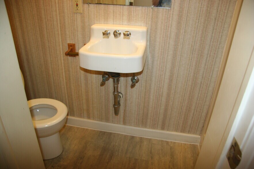 Building Photo - 121 W Stadium Ave