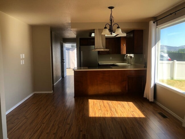 Building Photo - 3 Bed / 2 Bath Home with RV Parking in Eag...