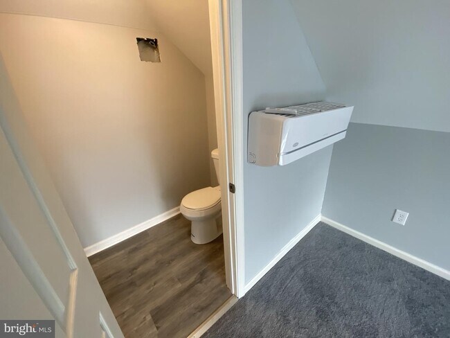 Building Photo - 2605 Maple Ave