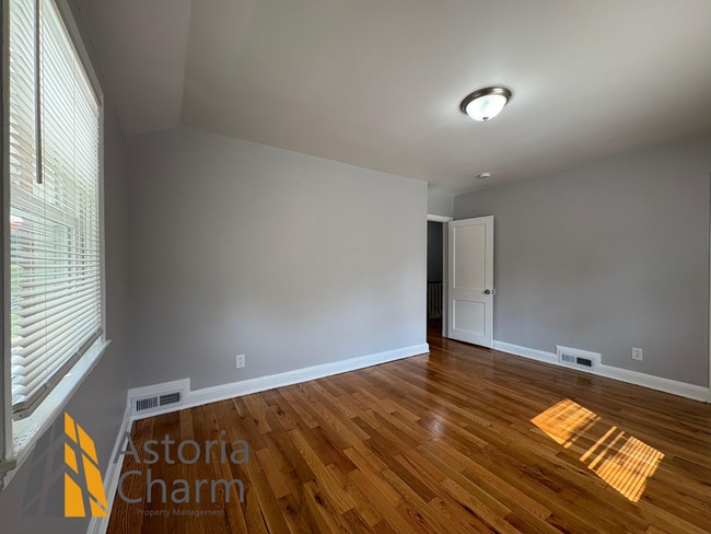 Building Photo - Warm & Welcoming 3 Bed, 2 Bath Home with C...
