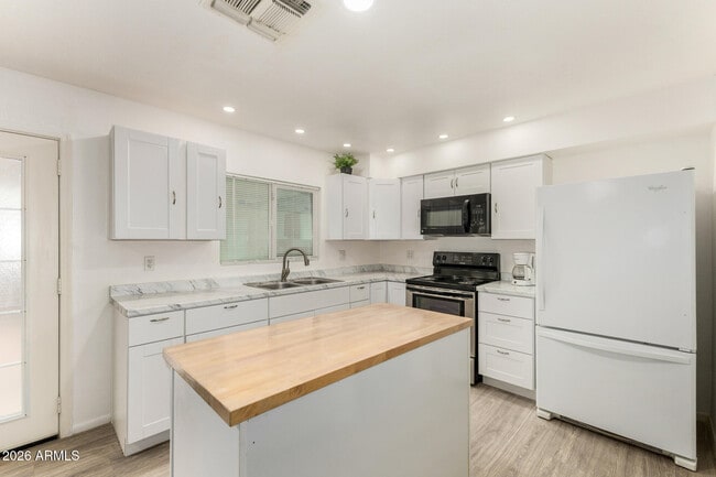 Building Photo - 4439 E Hidalgo Ave