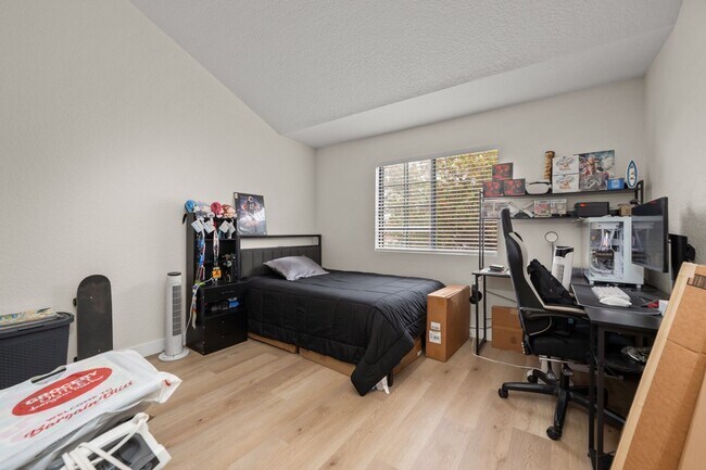 Building Photo - 5 bed/3.5 Bath House - Walk to SDSU!