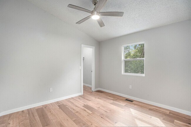 Building Photo - Upper-Level Duplex | $1,850/mo | All Utili...