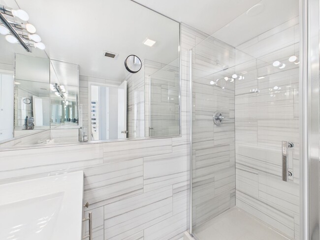 Building Photo - 3100 E Cherry Creek S Dr