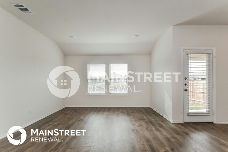 Building Photo - 824 English Dr