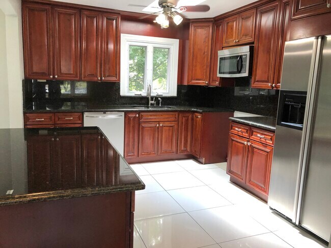 Kitchen - 1769 Dakota St