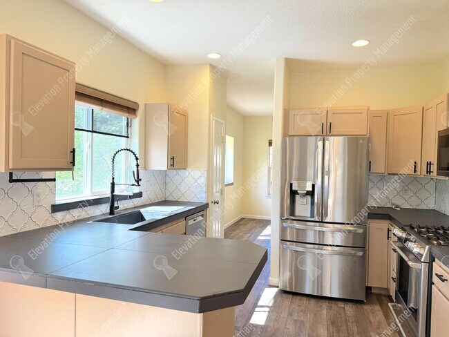 Building Photo - 4 BR Home in SE Bend with Canal Trail Access, Fenced Yard & Greenhouse