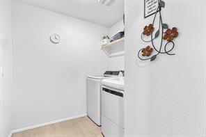 Building Photo - 211 Camargue Dr