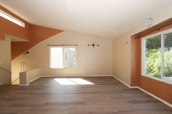 Building Photo - **24210 Sylvan Glen Rd #F Diamond Bar** 2 bedroom 2 bath Townhouse !!