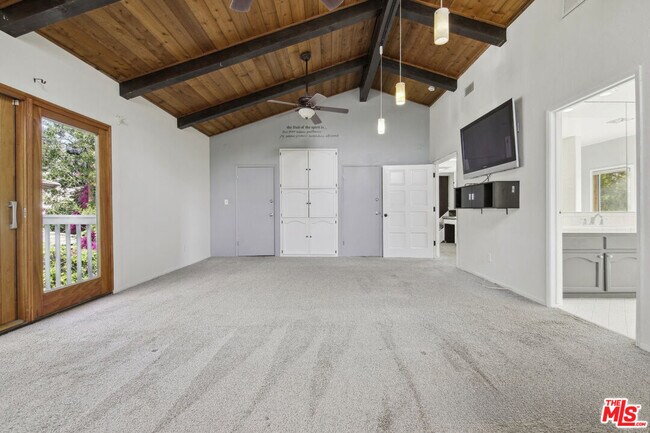 Building Photo - 5527 Columbus Ave