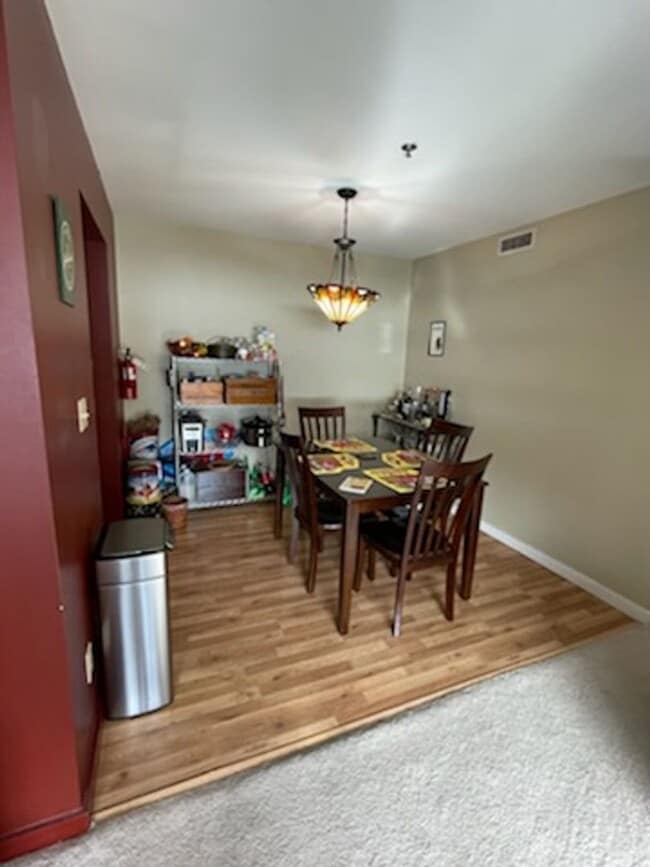 Building Photo - 2 BR 2 BA Condo