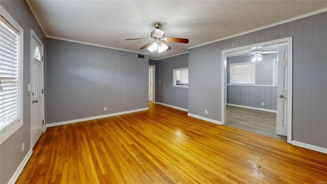 Building Photo - 1117 Newton St