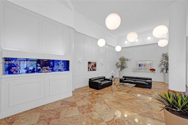 Building Photo - 3600 Mystic Pointe Dr