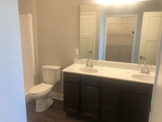 Building Photo - 2 Bed, 2 Bath in Alpine Meadow!