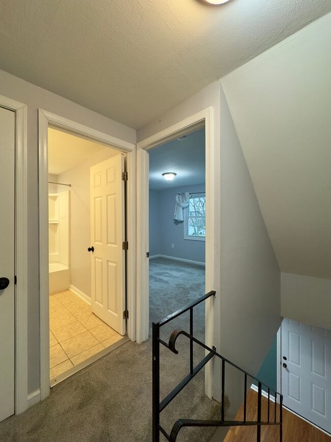 Building Photo - Charming 2 Bedroom/1 Bathroom Townhome in Dundalk, MD!