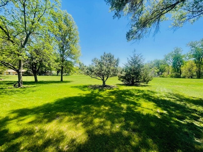 Building Photo - Lovely & Spacious 4-Bed, 2-Bath Single-Family Home Near Everything You Need