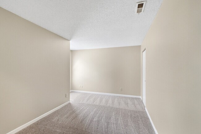 Building Photo - 2030 Orchid Bloom Ln