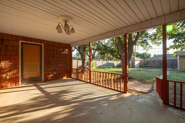 Building Photo - 2050 S Bowie St