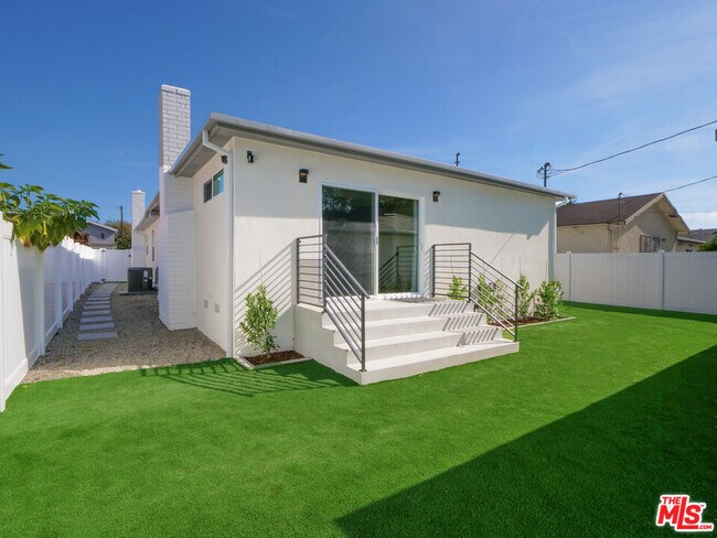 Building Photo - 11323 Utopia Ave