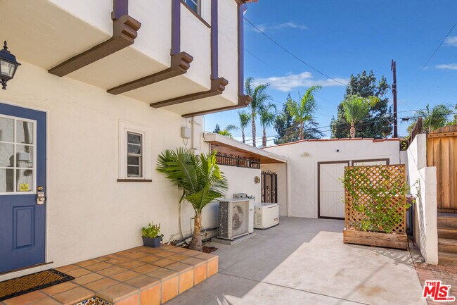 Building Photo - 1335 Moncado Dr