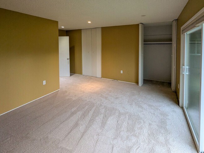 Building Photo - 3063 Winslow Way NW