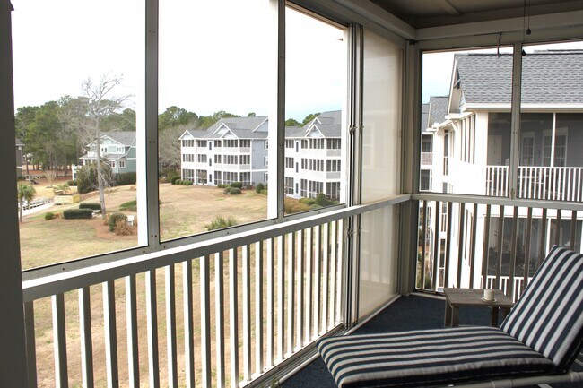Building Photo - 2555 St James Dr SE