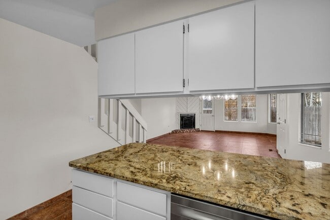 Building Photo - Prime Park Meadows Home