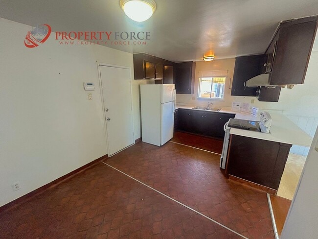 Building Photo - 2085 Ashwood Ln