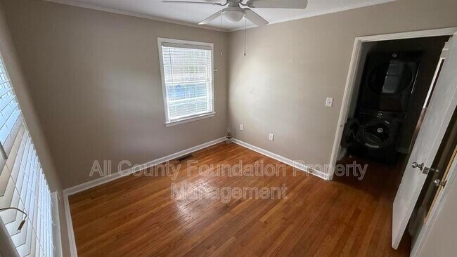 Building Photo - 2720 Martha Dr
