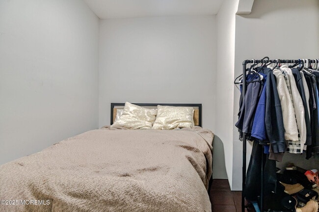 Building Photo - 308 7th Ave