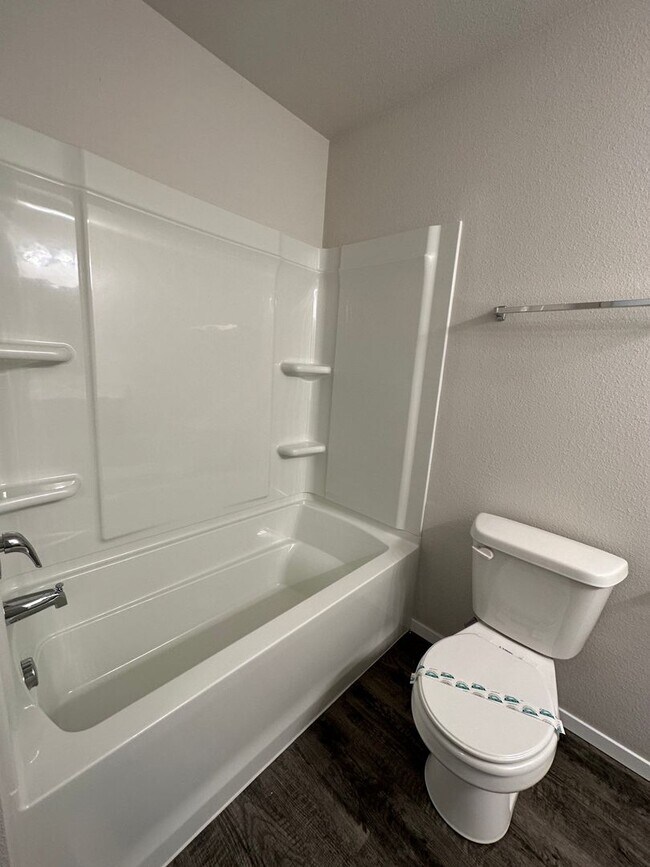 Building Photo - Move-In Ready 3 Bedroom, 2 Bathroom Home in Broken Arrow