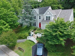 Building Photo - 914 Locust Ln