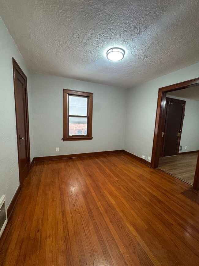Building Photo - Beautiful 3-bedroom house for Rent AVAILAB...