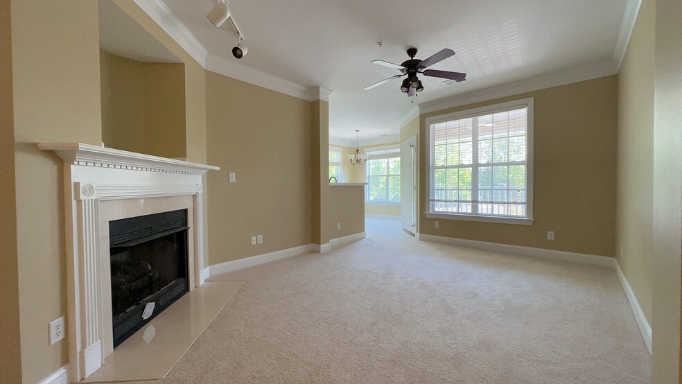 Living Room - 432 Glencrest Pl