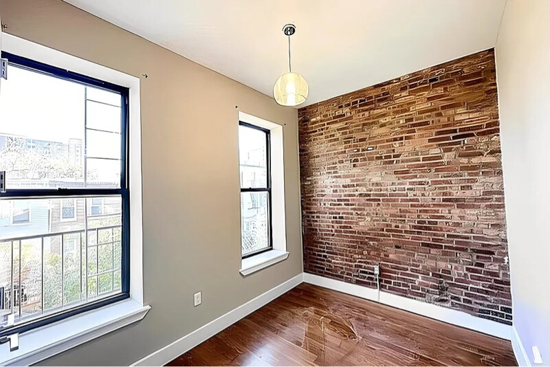 Building Photo - 404 Suydam St