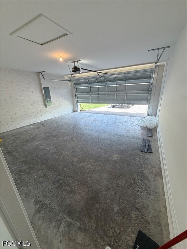Building Photo - 1106 NE 39th Terrace