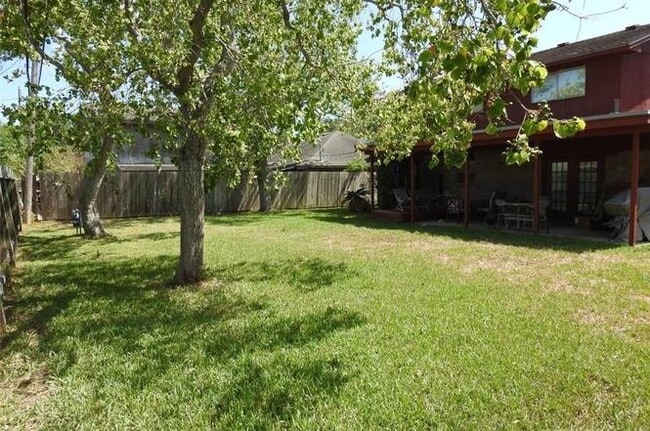 Building Photo - 4950 Elmhurst Ln