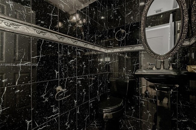 Building Photo - 2545 NE 207th St