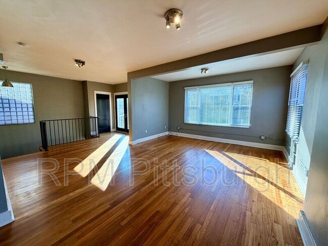 Building Photo - 6407 Bartlett St