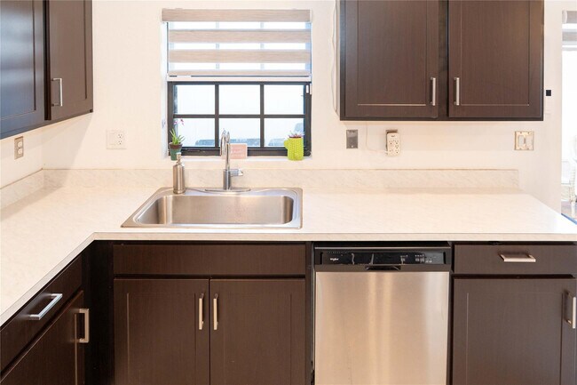 Building Photo - 1176 SW 7th Ct