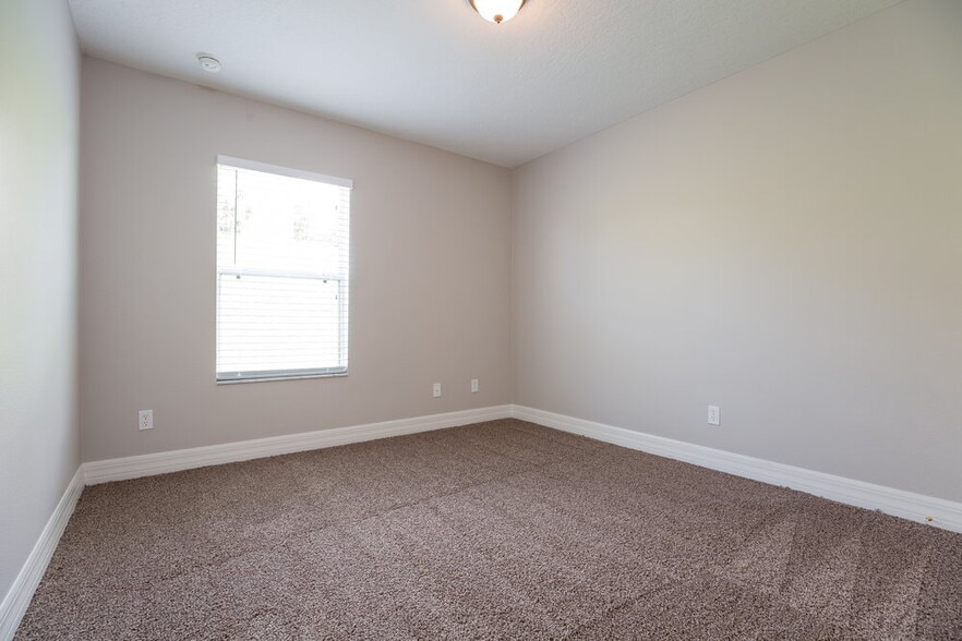 Building Photo - 993 N Jacks Lake Rd