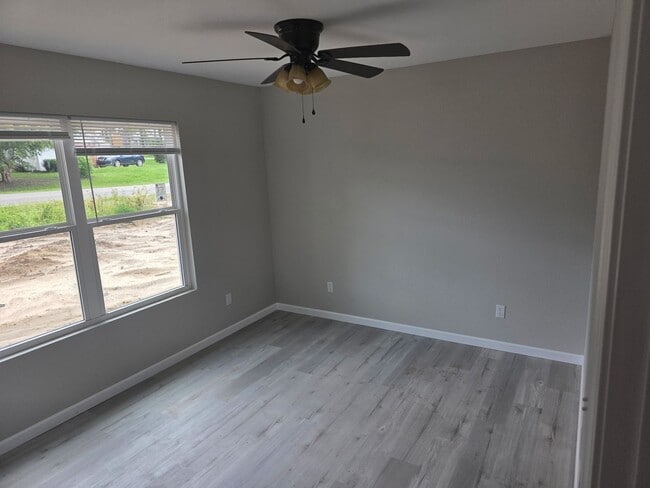 Building Photo - 111 Hollyhill Dr